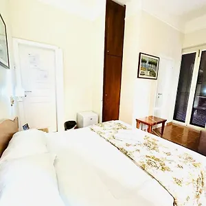 Resi 2*, Roma Italia